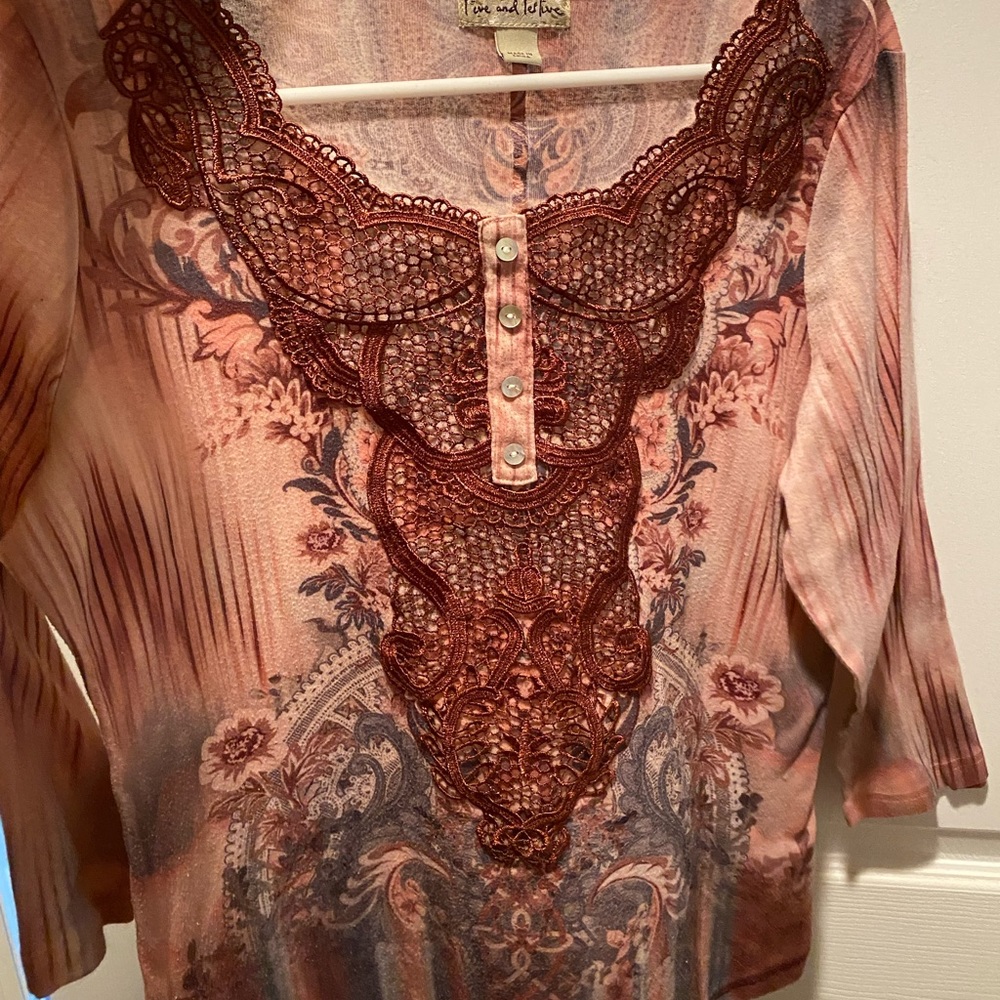 Live and Let Live lace appliqué top